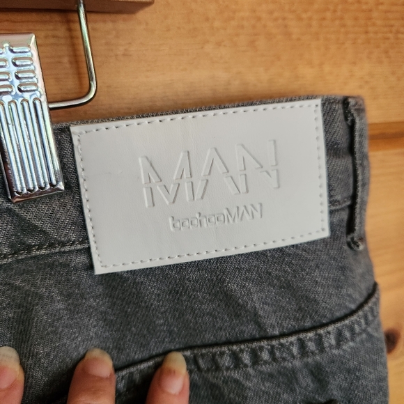 Boohoo Man 💙 NWT Skinny Rigid Dragon Appliqué Gray Jean Streetwear Plus 46 X32" - Picture 9 of 12